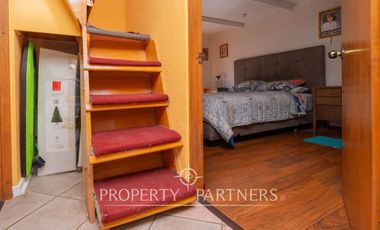 Hermosa casa estilo colonial en sitio de 624m2 en Pirque