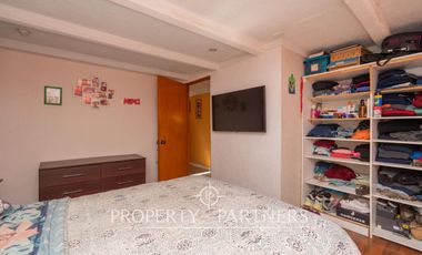 Hermosa casa estilo colonial en sitio de 624m2 en Pirque