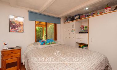 Hermosa casa estilo colonial en sitio de 624m2 en Pirque
