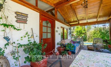 Hermosa casa estilo colonial en sitio de 624m2 en Pirque