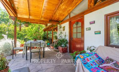 Hermosa casa estilo colonial en sitio de 624m2 en Pirque