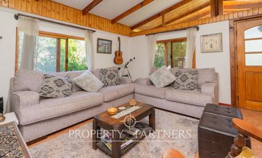 Hermosa casa estilo colonial en sitio de 624m2 en Pirque