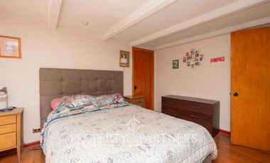Hermosa casa estilo colonial en sitio de 624m2 en Pirque