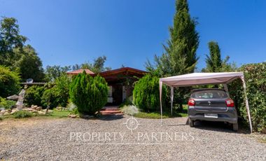 Hermosa casa estilo colonial en sitio de 624m2 en Pirque