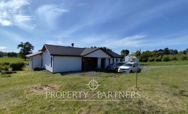 Hermosa parcela con casa en condominio.
