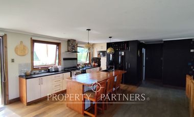 Hermosa parcela con casa en condominio.