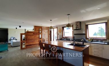 Hermosa parcela con casa en condominio.