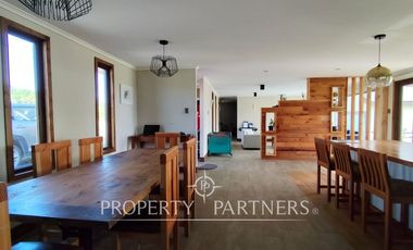 Hermosa parcela con casa en condominio.