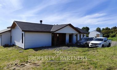 Hermosa parcela con casa en condominio.