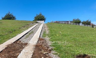 Hermosa parcela con casa en condominio.