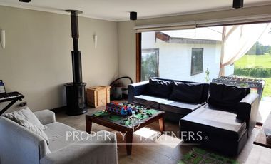 Hermosa parcela con casa en condominio.