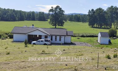 Hermosa parcela con casa en condominio.