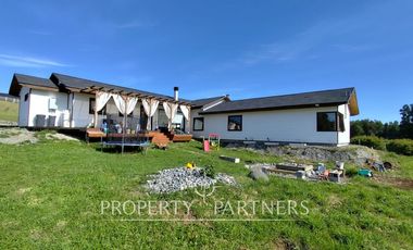 Hermosa parcela con casa en condominio.