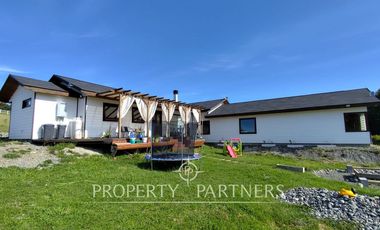 Hermosa parcela con casa en condominio.