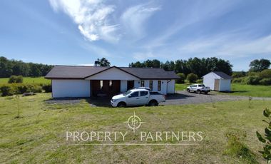 Hermosa parcela con casa en condominio.