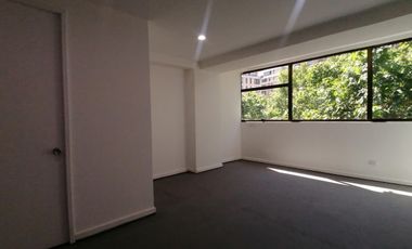 ESTUPENDA  OFICINA A  PASOS METRO LOS LEONES