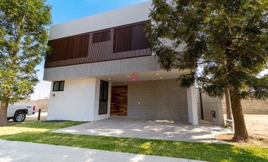 CASA EN VENTA EN PRIVANZA SOLARES, ZAPOPAN JAL.