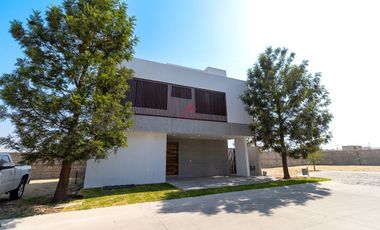 CASA EN VENTA EN PRIVANZA SOLARES, ZAPOPAN JAL.