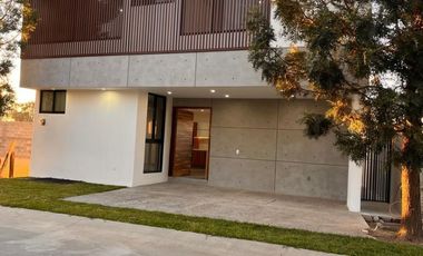 CASA EN VENTA EN PRIVANZA SOLARES, ZAPOPAN JAL.