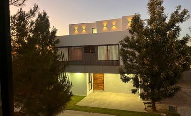 CASA EN VENTA EN PRIVANZA SOLARES, ZAPOPAN JAL.