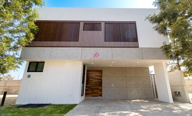 CASA EN VENTA EN PRIVANZA SOLARES, ZAPOPAN JAL.