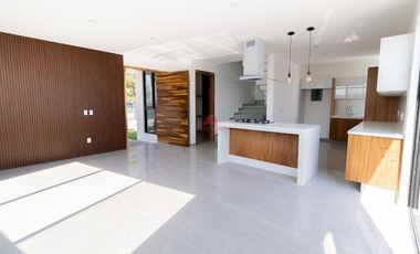 CASA EN VENTA EN PRIVANZA SOLARES, ZAPOPAN JAL.
