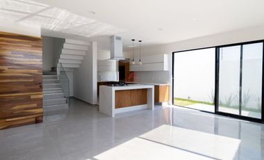 CASA EN VENTA EN PRIVANZA SOLARES, ZAPOPAN JAL.