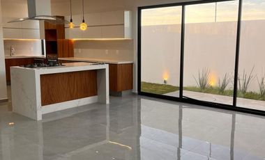 CASA EN VENTA EN PRIVANZA SOLARES, ZAPOPAN JAL.
