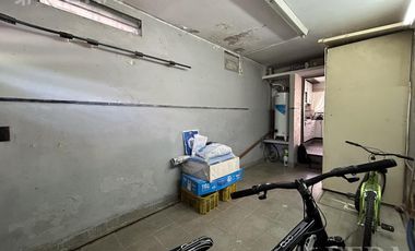 Venta  Casa 3 ambientes con cochera y  patio en Gerli
