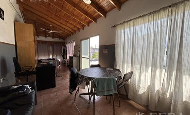 Venta  Casa 3 ambientes con cochera y  patio en Gerli