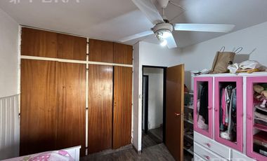 Venta  Casa 3 ambientes con cochera y  patio en Gerli