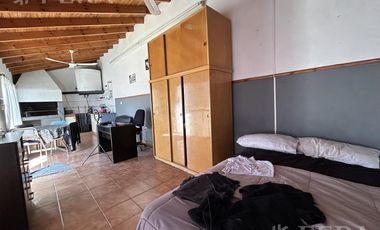 Venta  Casa 3 ambientes con cochera y  patio en Gerli