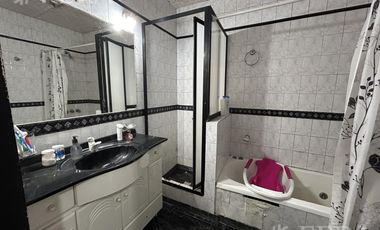 Venta  Casa 3 ambientes con cochera y  patio en Gerli