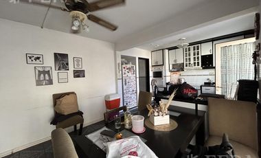 Venta  Casa 3 ambientes con cochera y  patio en Gerli