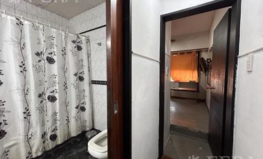 Venta  Casa 3 ambientes con cochera y  patio en Gerli