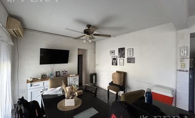 Venta  Casa 3 ambientes con cochera y  patio en Gerli