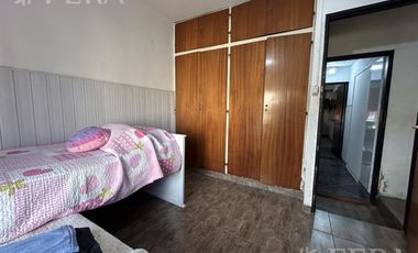 Venta  Casa 3 ambientes con cochera y  patio en Gerli