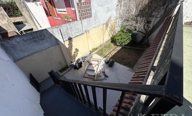 Venta  Casa 3 ambientes con cochera y  patio en Gerli