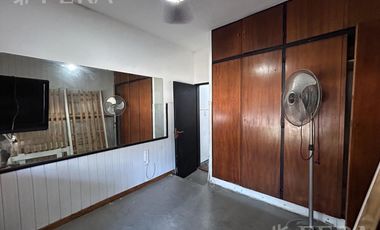 Venta  Casa 3 ambientes con cochera y  patio en Gerli