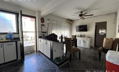 Venta  Casa 3 ambientes con cochera y  patio en Gerli
