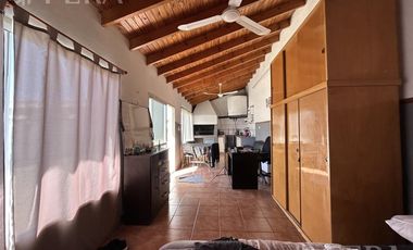 Venta  Casa 3 ambientes con cochera y  patio en Gerli