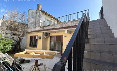 Venta  Casa 3 ambientes con cochera y  patio en Gerli