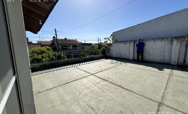 Venta  Casa 3 ambientes con cochera y  patio en Gerli