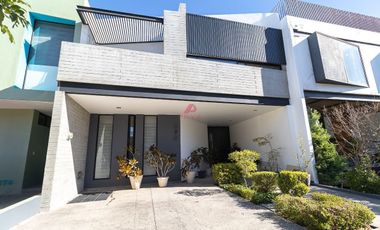 CASA EN VENTA EN SOLARES, COTO VALEIRA, ZAPOPAN JALISCO.