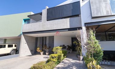 CASA EN VENTA EN SOLARES, COTO VALEIRA, ZAPOPAN JALISCO.