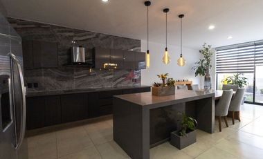 CASA EN VENTA EN SOLARES, COTO VALEIRA, ZAPOPAN JALISCO.
