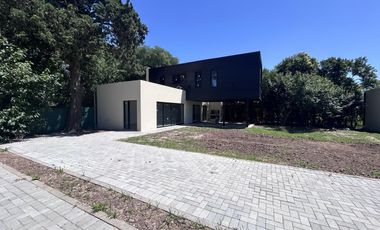 Venta casa condominio Funes urbana 2 dormitorios piscina jardín seguridad a estrenar