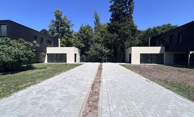 Venta casa condominio Funes urbana 2 dormitorios piscina jardín seguridad a estrenar