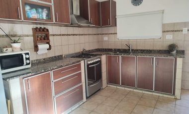 Casa en venta dos dormitorios en Junin mas casa interna