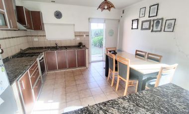 Casa en venta dos dormitorios en Junin mas casa interna